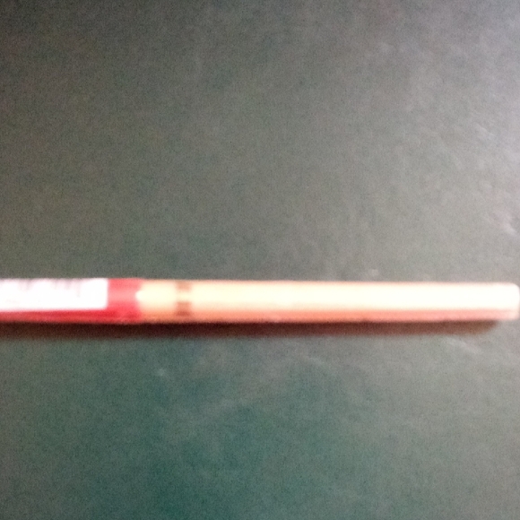 L'Oreal Other - L'Ore'al Colour Riche Lip Liner